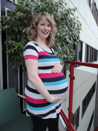 Hier ben ik 29weken en 5 dagen (ik weet het,het lijkt wel 40 weken..Maar 28 weken tweelingzwangerschap staat gelijk aan 36 weken eenlingzwangerschap)